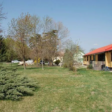 Hostel Szallo Es Kemping *